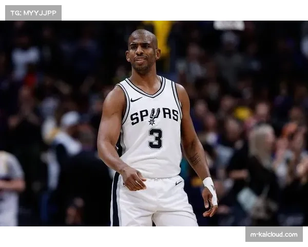 快船主场迎回保罗 球迷热情高涨掀起狂潮